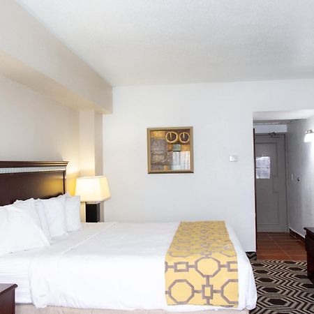 Baymont By Wyndham Delavan Near Lake Geneva Exterior photo