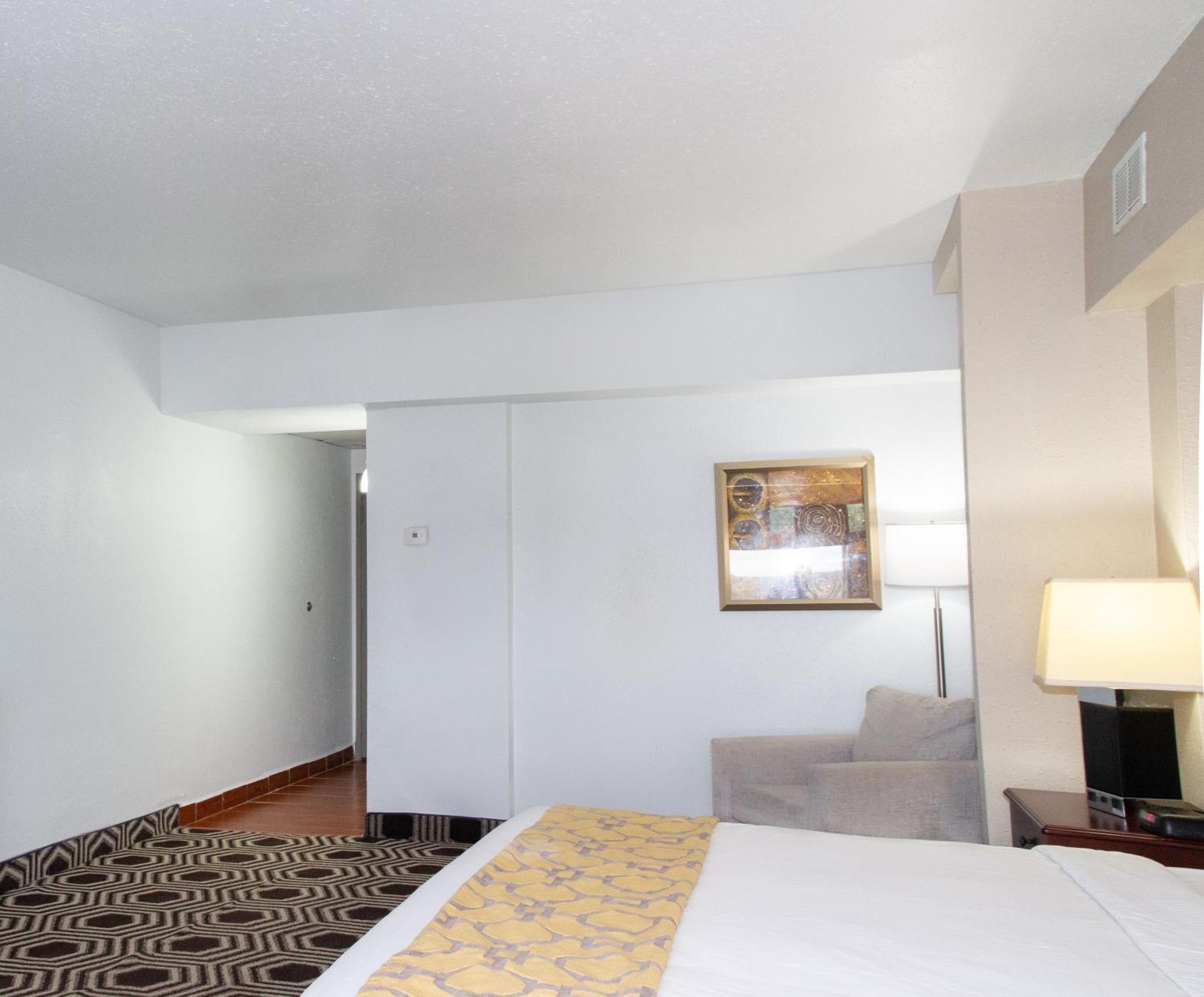 Baymont By Wyndham Delavan Near Lake Geneva Exterior photo